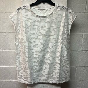 Elegant White Floral Lace shirt. XL